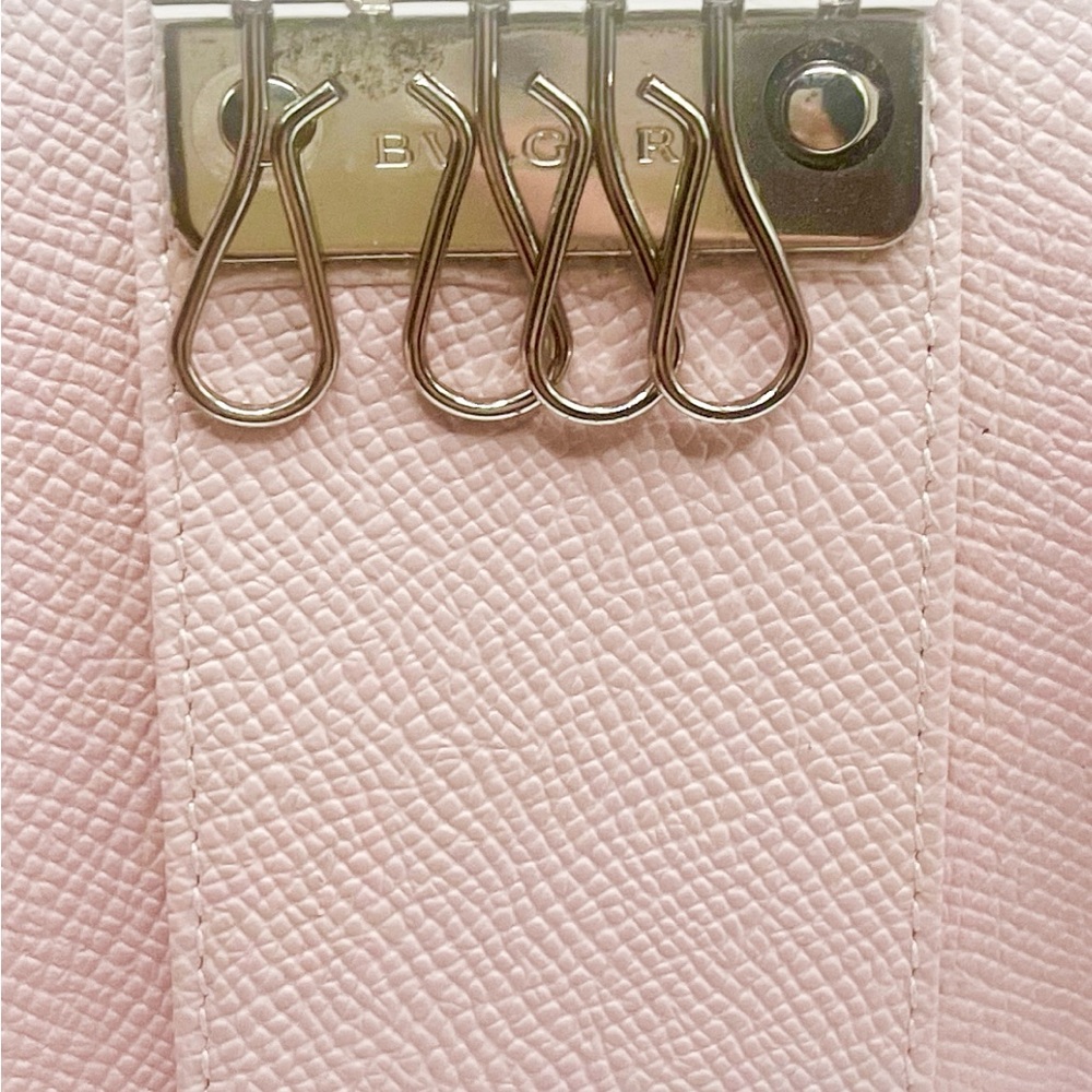 BVLGARI Pink Textured Key Holder w/Silver Logo Hardware - Picture 7 of 7